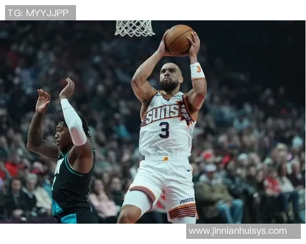 狄龙在比赛中表现出色半场10投7中砍下19分三分球命中率高达50